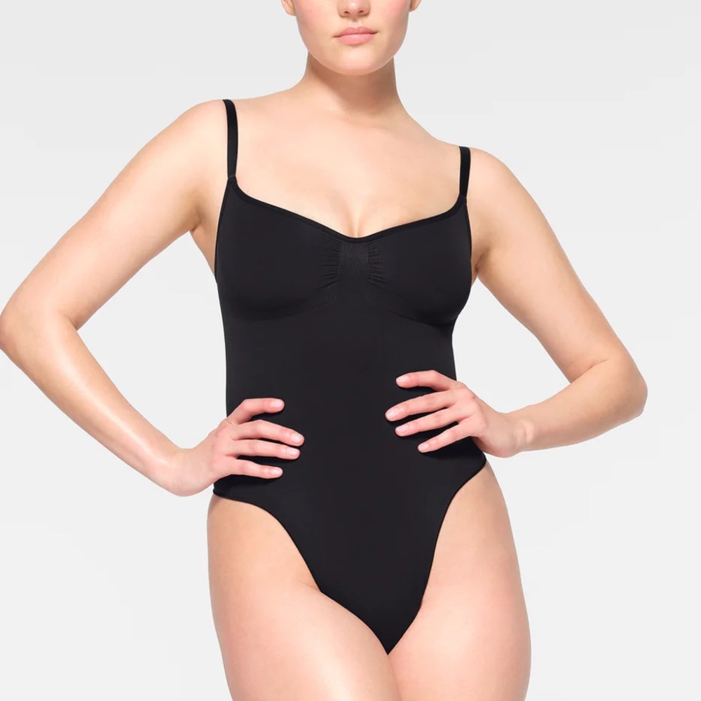 NWOT SKIMS Sculpting Thong Bodysuit new Shapewear black